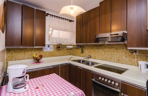 Lapad Apartment | This practically furnished apartment has an ideal location near the beach and the promenade, where y