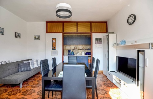Jadrija Apartment | This simply and functionally furnished holiday apartment is located on the ground floor.
