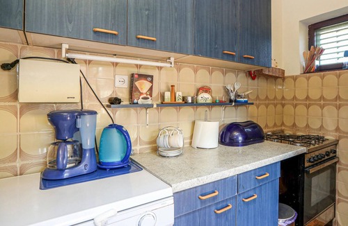 Jadrija Apartment | This simply and functionally furnished holiday apartment is located on the ground floor.