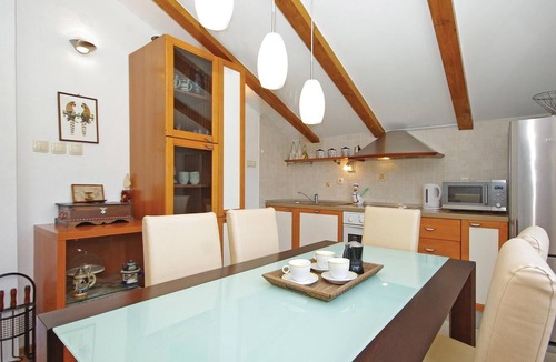 Slime House | This tastefully furnished cottage, surrounded by nature, consists of two living units connected by e