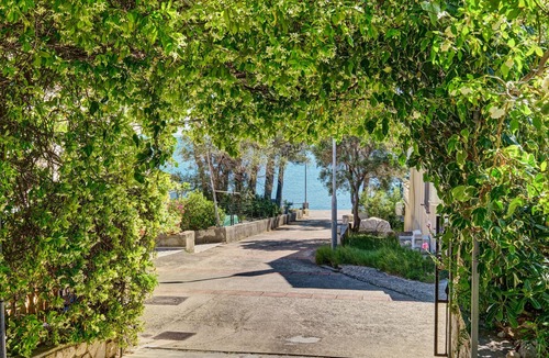 Martinscica Apartment | Three bedroom apartment with balcony and sea view Martinšćica, Cres (A-23222-a)