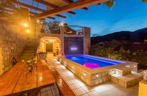 Sustjepan Apartment | Three bedroom apartment near beach Sustjepan, Dubrovnik (A-17308-a)