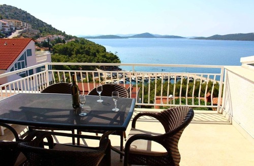Drage Apartment | Three bedroom apartment with balcony and sea view Drage, Biograd (A-23455-a)