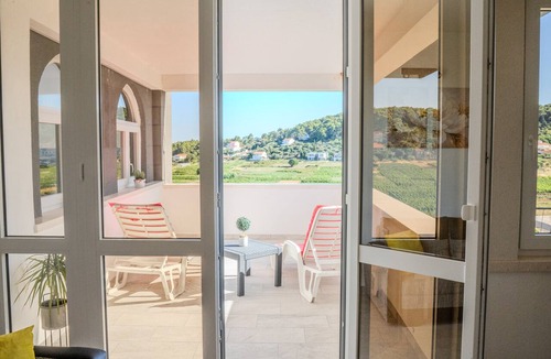 Vela Glavica Apartment | Three bedroom apartment with terrace and sea view Lumbarda, Korčula (A-27912-a)