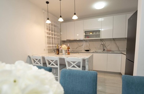 Zmijavci Apartment | Three bedroom apartment with a swimming pool Zmijavci, Zagora (A-27159-a)