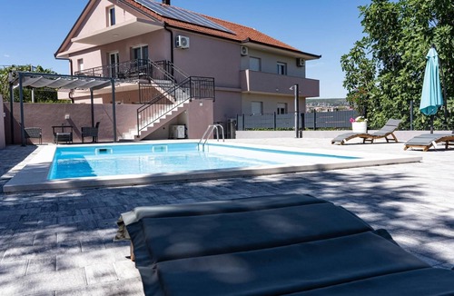 Zmijavci Apartment | Three bedroom apartment with a swimming pool Zmijavci, Zagora (A-27159-a)