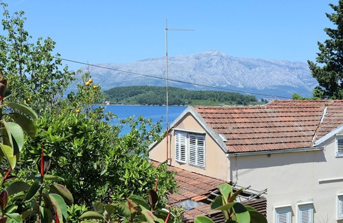 Lumbarda Apartment | Three bedroom apartment near beach Lumbarda, Korčula (A-4442-a)