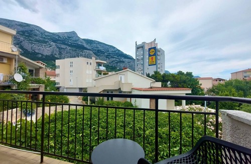 Ratac Apartment | Three bedroom apartment with balcony Makarska (A-6717-a)
