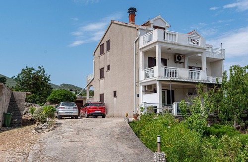 Kneza Apartment | Three bedroom apartment near beach Kneža, Korčula (A-10168-c)
