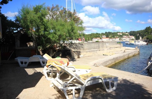 Racisce Apartment | Three bedroom apartment with terrace and sea view Račišće, Korčula (A-20001-a)