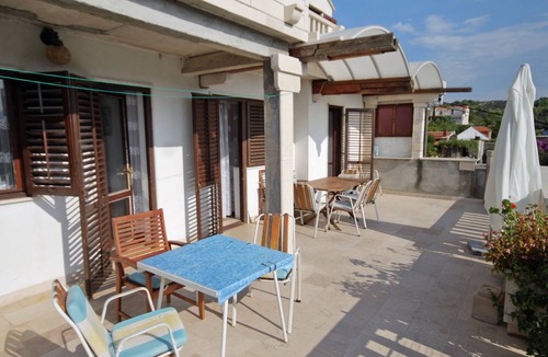 Sumartin Apartment | Three bedroom apartment with terrace and sea view Sumartin, Brač (A-5615-a)