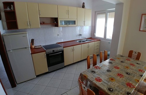 Molat Apartment | Three bedroom apartment near beach Brgulje, Molat (A-16217-a)