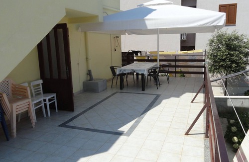 Molat Apartment | Three bedroom apartment near beach Brgulje, Molat (A-16217-a)