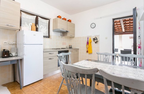 Sutivan Apartment | Three bedroom apartment with terrace and sea view Sutivan, Brač (A-744-a)
