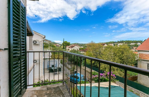 Sutivan Apartment | Three bedroom apartment with terrace and sea view Sutivan, Brač (A-744-a)