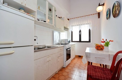 Ugljan Apartment | Three bedroom apartment near beach Ugljan (A-8262-b)
