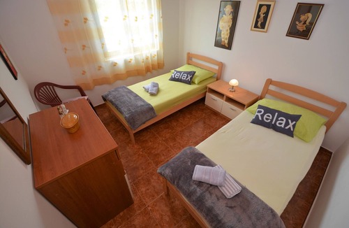 Ugljan Apartment | Three bedroom apartment near beach Ugljan (A-8262-b)