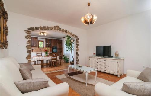 Srinjine Apartment | Three-Bedroom Apartment In Srinjine