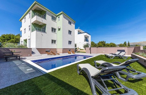 Trogir Apartment | Three-Bedroom Apartment In Saldun