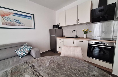 Susica Apartment | Three bedroom apartment near beach Tkon, Pašman (A-6262-d)