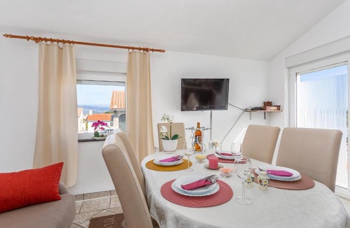 Polje Apartment | Three-Bedroom Apartment Silo 05