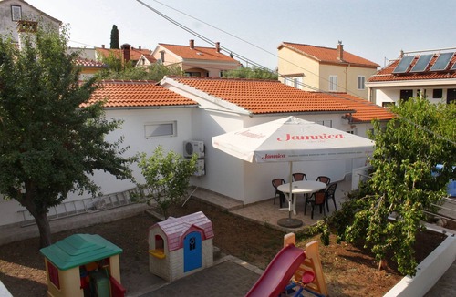 Preko Apartment | Three bedroom apartment with terrace and sea view Preko, Ugljan (A-8232-e)
