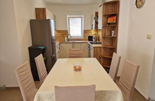 Mundanije Apartment | Three bedroom apartment with terrace Mundanije, Rab (A-22552-a)