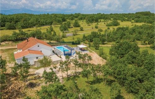 Imotski House | Three-Bedroom Holiday Home In Vinjani Gornji