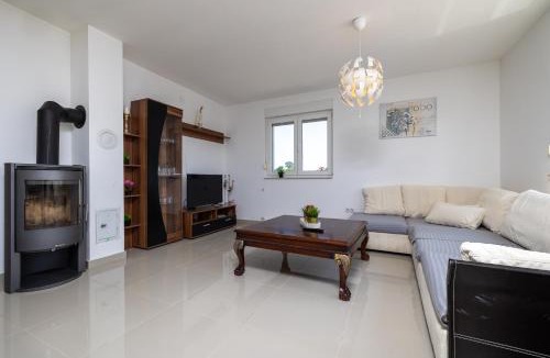 Rugvica House | Three-Bedroom Holiday Home Vida with Private Pool