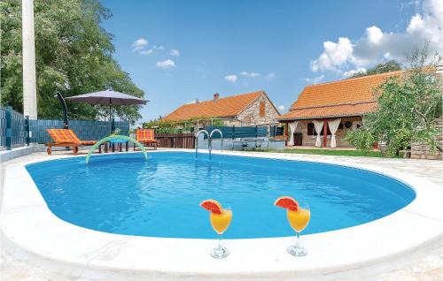 Puljane House | Three-Bedroom Holiday Home In Oklaj