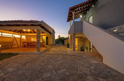 Cvrljevo House | Three Bedroom Holiday Home with Private Pool and Terrace
