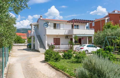 Kastel Stafilic Apartment | Three bedroom apartment with terrace and sea view Kaštel Štafilić, Kaštela (A-20843-a)