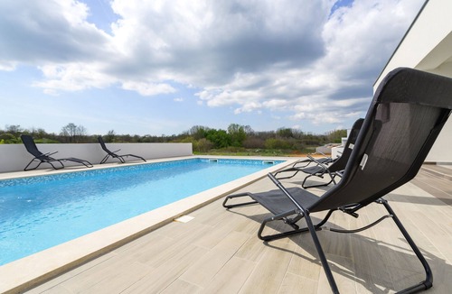 Topid Villa | Three Bedroom Villa With Private Pool