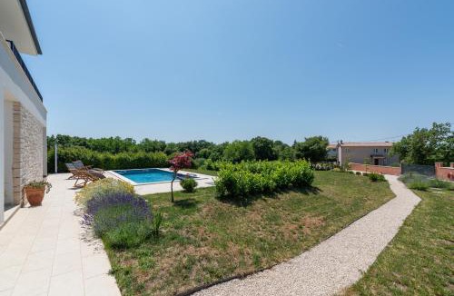 Visnjan Villa | Tola