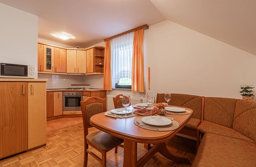 Gorenja Vas pri Smarjeti Apartment | Tourist Farm Škrbina Apartment 1, Šmarješke Toplice, Slovenia