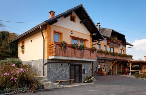 Gorenja Vas pri Smarjeti Apartment | Tourist Farm Škrbina Apartment 1, Šmarješke Toplice, Slovenia