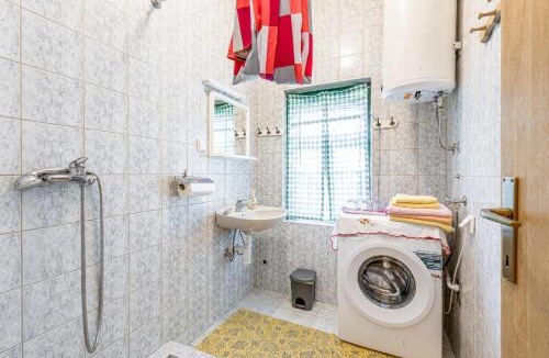 Velika House | Traditional Child Friendly Homestead Larva - Happy Rentals