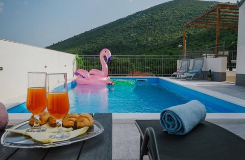 Seget Villa | Tranquil Getaway Villa Prapatnica with Pool and Garden - Three Bedroom Villa with Pool