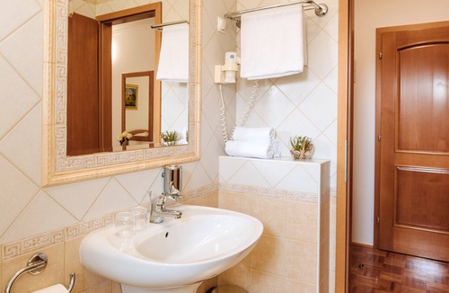 Zrece House | Triple Room with Balcony 3