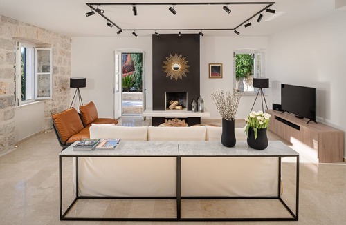 Pile House | Truly Luxurious Villa next to Old Town, Pool, 4 bedrooms in Mediterranean style