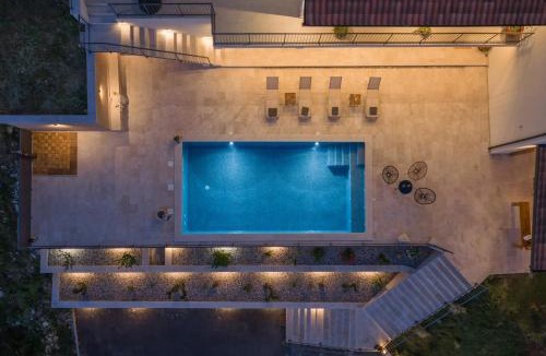Citluk Villa | Twin Lakes Residence