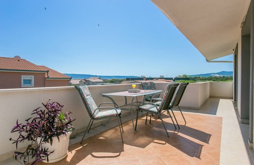Kastel Novi Apartment | Two bedroom apartment with terrace Kaštel Novi, Kaštela (A-22702-b)
