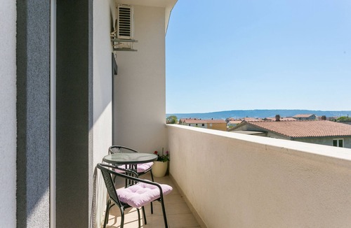 Kastel Novi Apartment | Two bedroom apartment with terrace Kaštel Novi, Kaštela (A-22702-b)