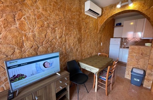 Businci Apartment | Two bedroom apartment with balcony and sea view Bušinci, Čiovo (A-25931-a)
