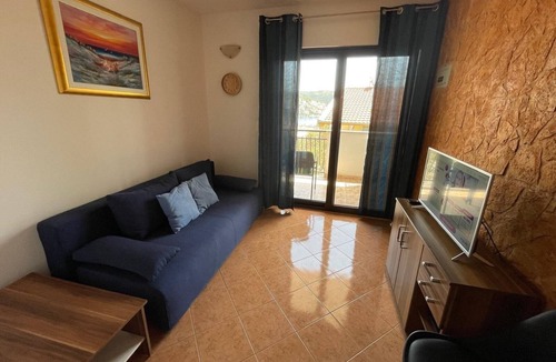 Businci Apartment | Two bedroom apartment with balcony and sea view Bušinci, Čiovo (A-25931-a)