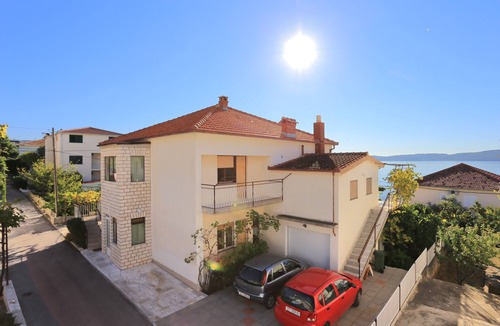 Seget Donji Apartment | Two bedroom apartment with terrace and sea view Seget Donji, Trogir (A-2029-b)