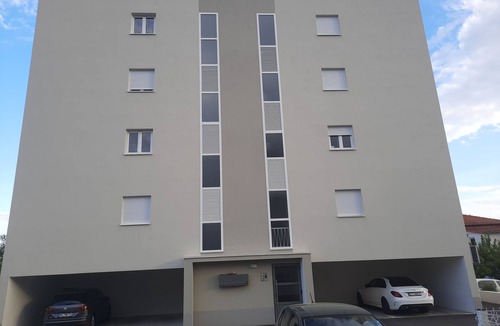 Seget Donji Apartment | Two bedroom apartment with terrace and sea view Trogir (A-18879-a)