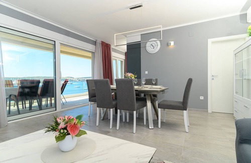 Seget Donji Apartment | Two bedroom apartment with terrace and sea view Trogir (A-18879-a)