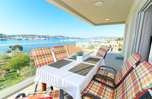Seget Donji Apartment | Two bedroom apartment with terrace and sea view Trogir (A-18879-a)