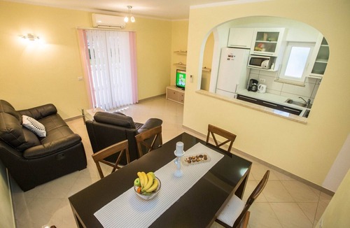Susnjici Apartment | Two-Bedroom Apartment Koraca with Balcony